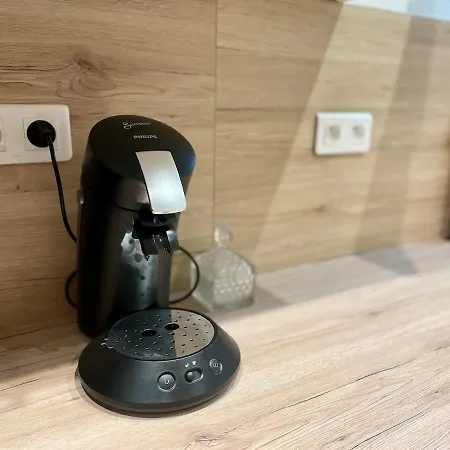 Newly Renovated Aparment - - Pets Welcome *