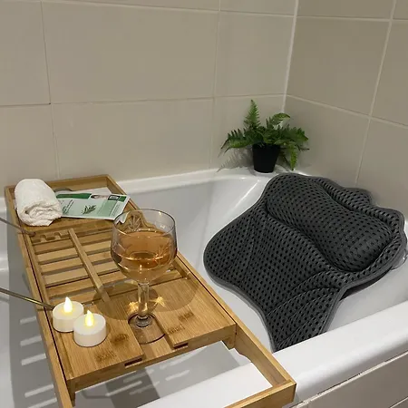 Newly Renovated Aparment - - Pets Welcome Apartman