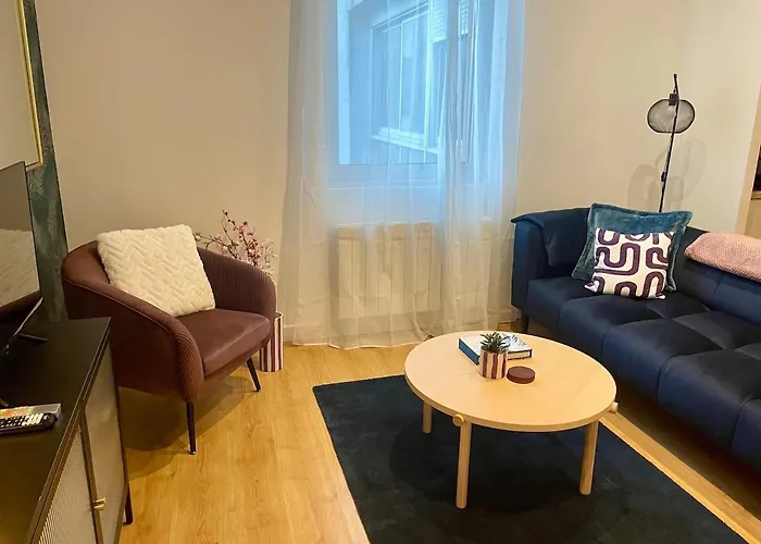 Newly Renovated Aparment - - Pets Welcome *