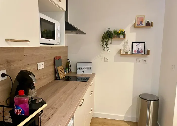 Newly Renovated Aparment - - Pets Welcome