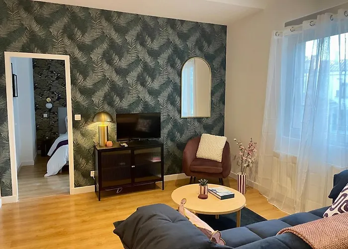 Newly Renovated Aparment - - Pets Welcome Apartman